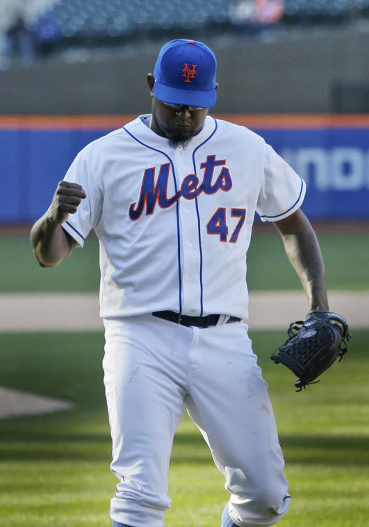 New York Mets relief pitcher Jose Valverde reacts after the Mets turned a double play to end the top of the fourteenth inning of the baseball game against the Atlanta Braves at Citi Field, Sunday, April 20, 2014 in New York. The Mets defeated the Braves in extra innings 4-3. (AP Photo/Seth Wenig)