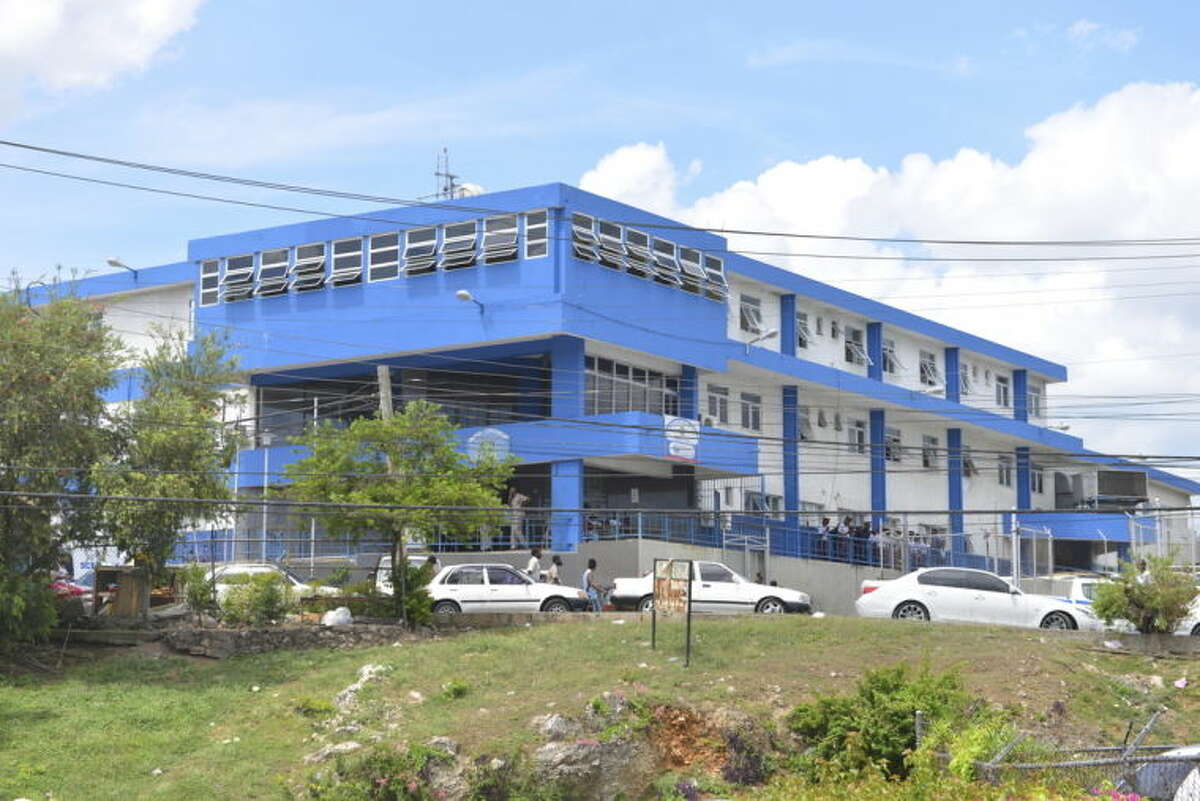 This April 17, 2014, photo, shows the main police station in the central Jamaican city of May Pen. An investigative commission tasked with probing abuse allegations against Jamaica?’s security forces raided the troubled police station earlier this year, seizing guns and questioning officers. So far, eight officers in the division have been charged with murder and nine more slayings are being investigated as suspicious. Jamaica?’s security forces have long been accused of indiscriminate shootings and unlawful killings. All total, 27 police officers are now facing charges of murder brought by the investigative commission. (AP Photo/David McFadden)