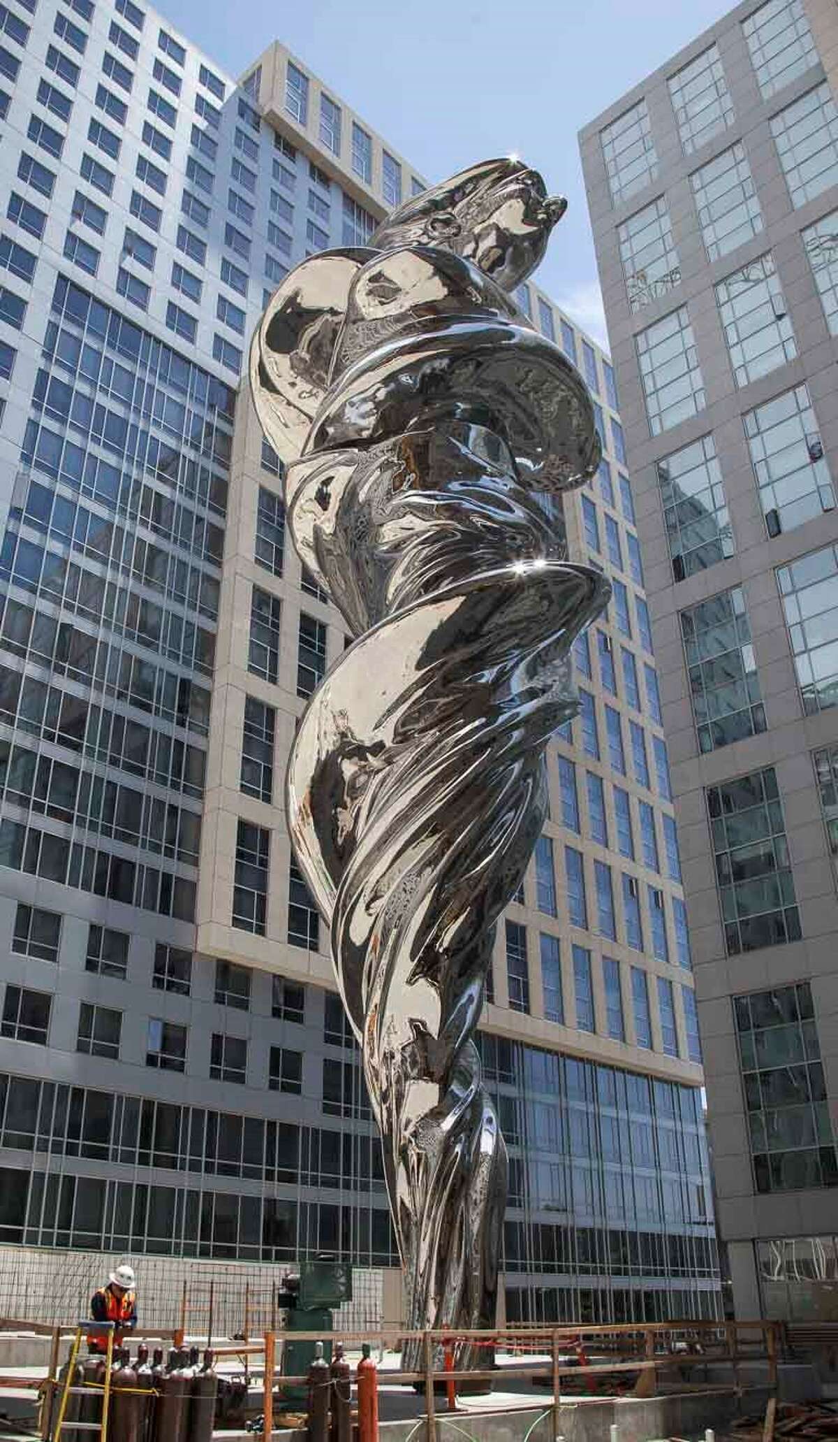 92foot 'Venus,' now San Francisco's tallest statue, opens to the public