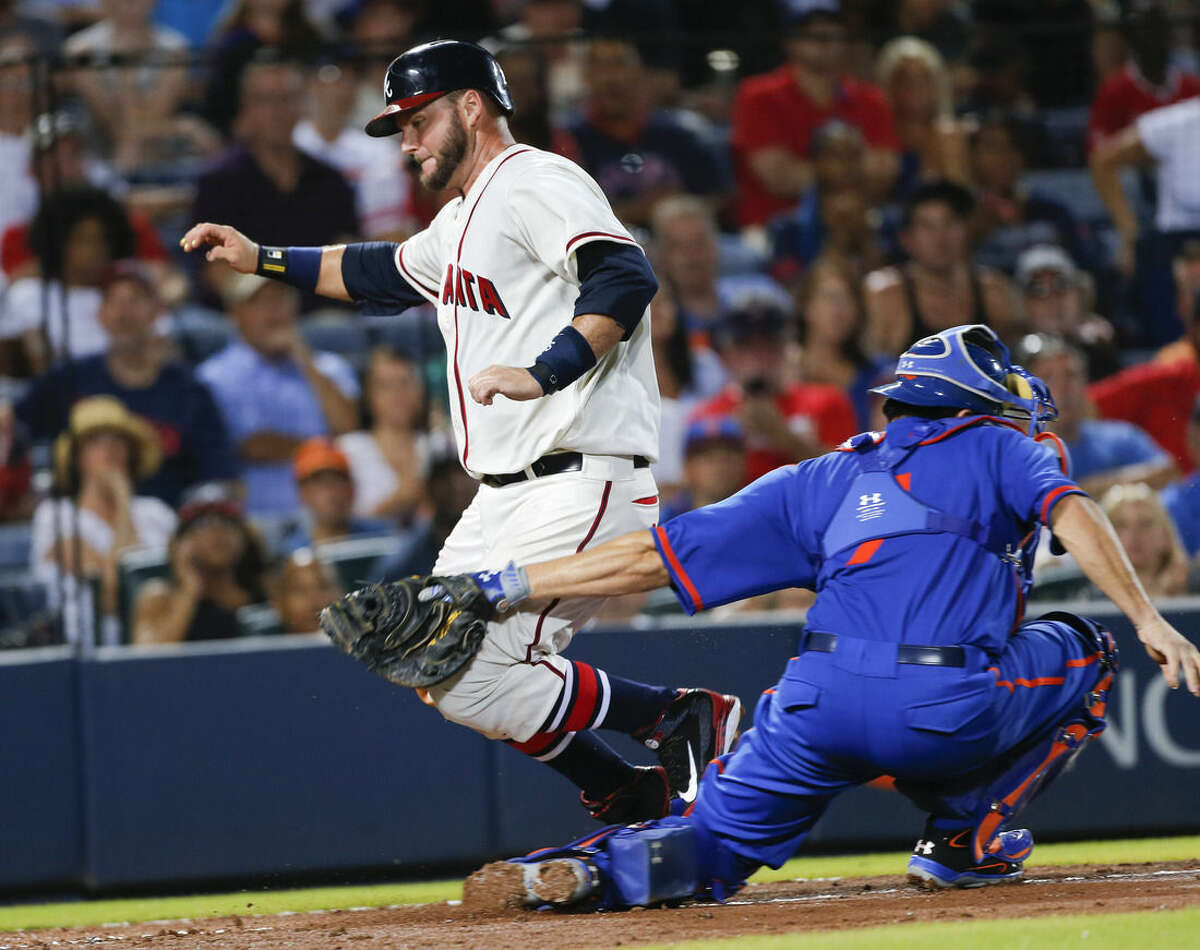 Atlanta Braves sign catcher A.J. Pierzynski to one-year deal