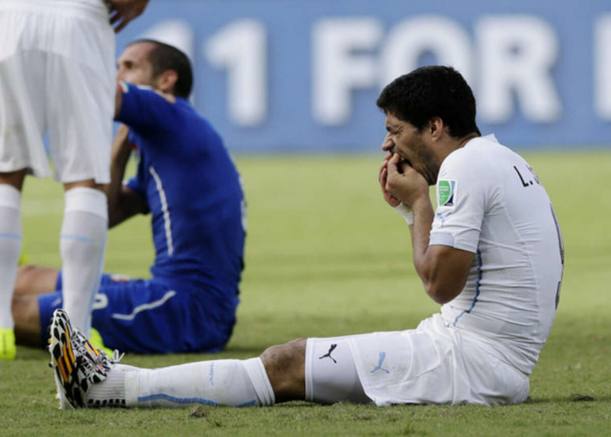 Uruguay defends Suarez FIFA scrambles