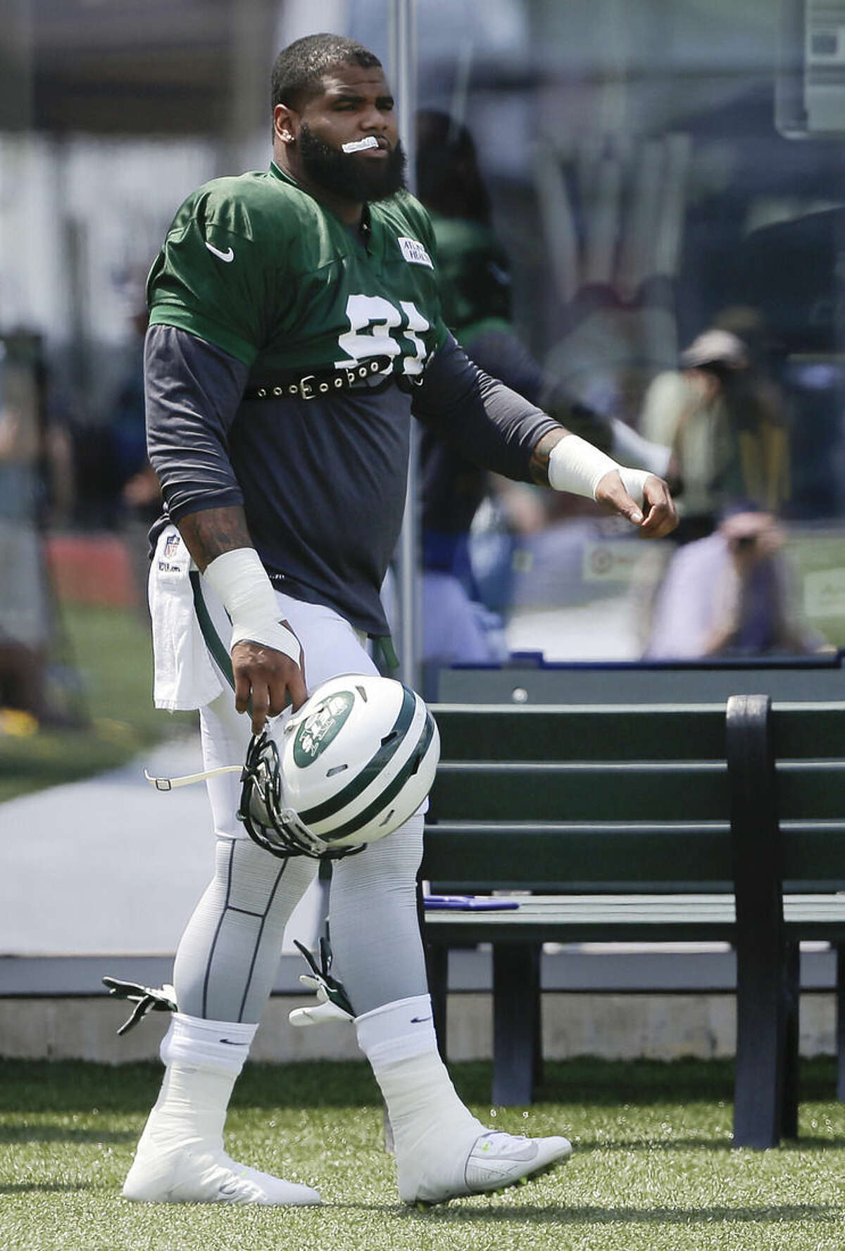 New York Jets defensive end Sheldon Richardson walks out to the practice field before the start of training camp at the Jets' NFL football training camp, Saturday, Aug. 1, 2015, in Florham Park, N.J.. (AP Photo/Julie Jacobson)