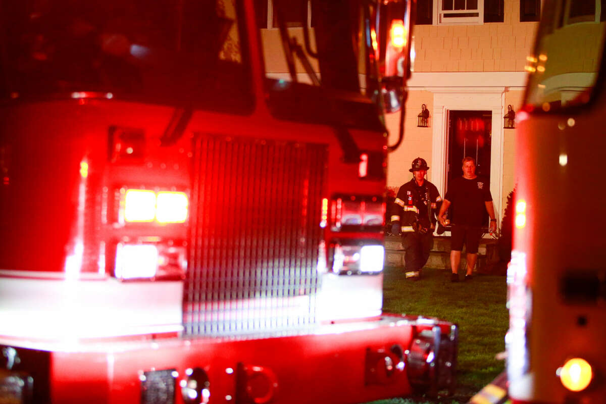 Hour photo/Chris Palermo. Norwalk Fire and Police respond to a kitchen fire on Pine Hill Ave. Thursday night.