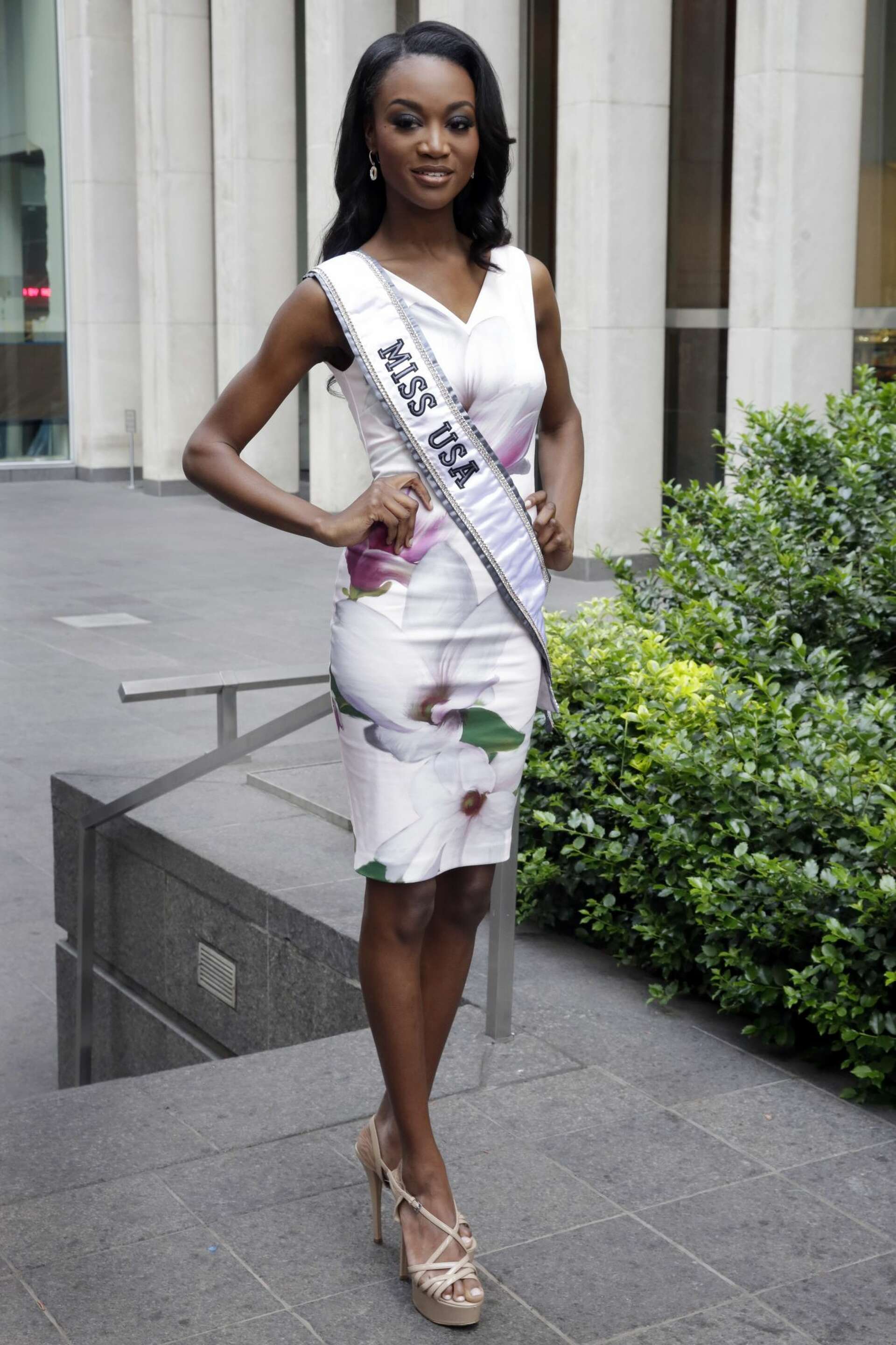 Miss Universe contestants, including Miss USA Deshauna Barber, arrive in  Manila for pageant