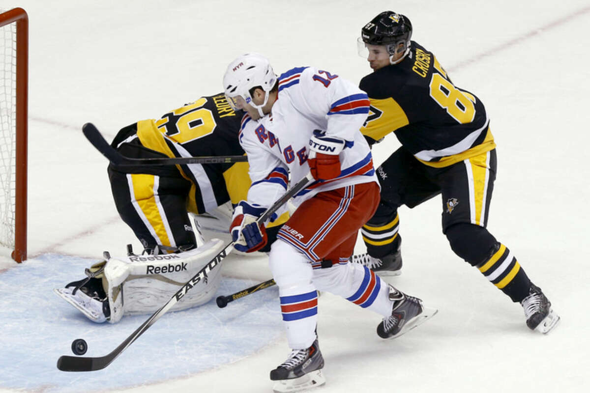 New York Rangers' Lee Stempniak (12) gets past Pittsburgh Penguins' Sidney Crosby to score on Penguins goalie Marc-Andre Fleury in the first period of an NHL hockey game, Saturday, Nov. 15, 2014, in Pittsburgh. (AP Photo/Keith Srakocic)