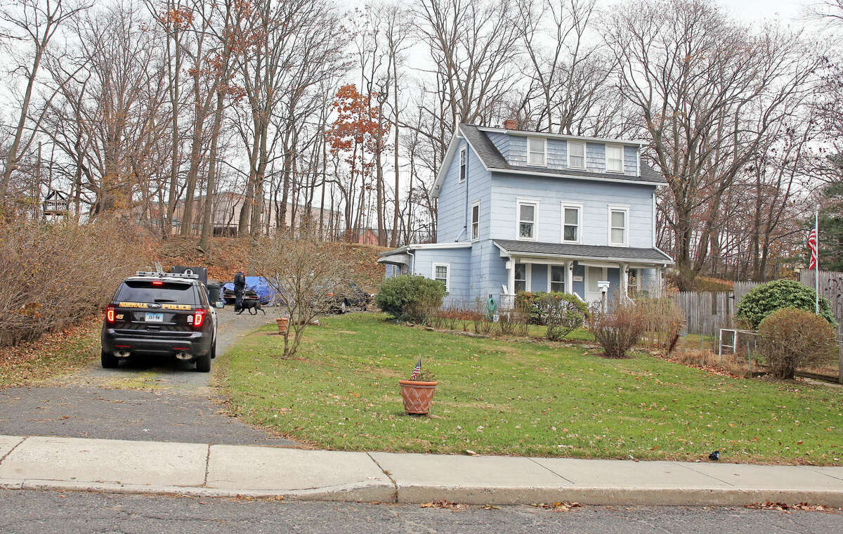 Police investigate the scene of a robbery on Ely Avenue in Norwalk Saturday afternoon. Hour Photo / Danielle Calloway