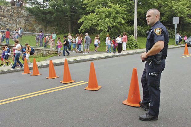 Police investigate shooting on Grandview Avenue, lockdown Ponus
