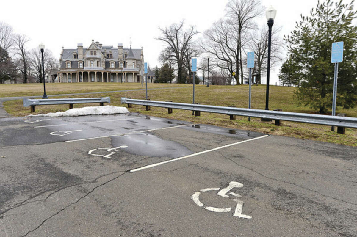 Hour photo / Erik Trautmann General Growth Properties'proposed mall stands to push parking at nearby Mathews Park, Stepping Stones Museum for Children and Devon's Place from free to paid.