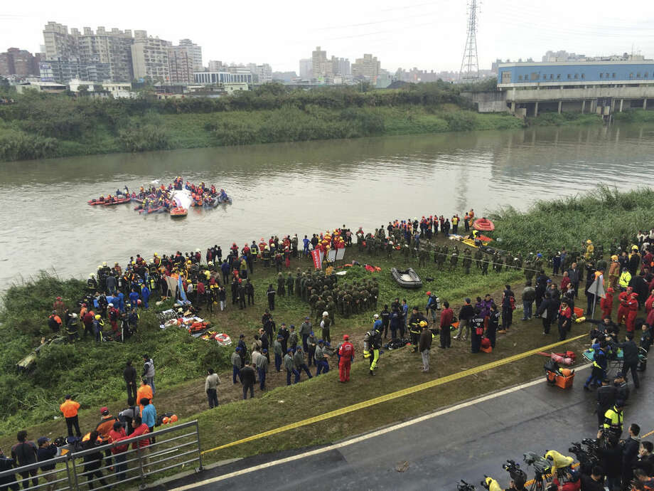 Crashed Taiwan Plane Hoisted From River 25 Confirmed Dead