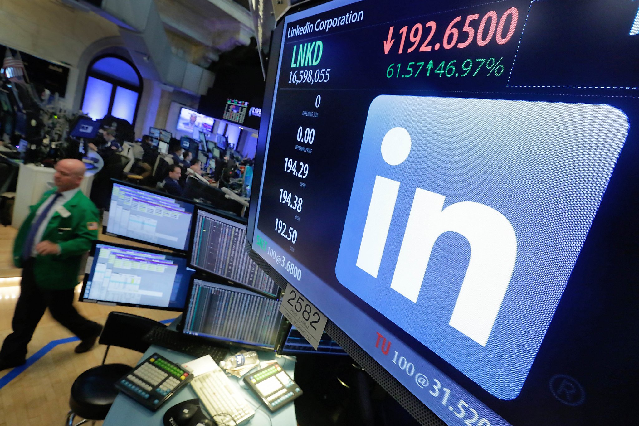 Microsoft, LinkedIn want to help Office 365 users build better resumes