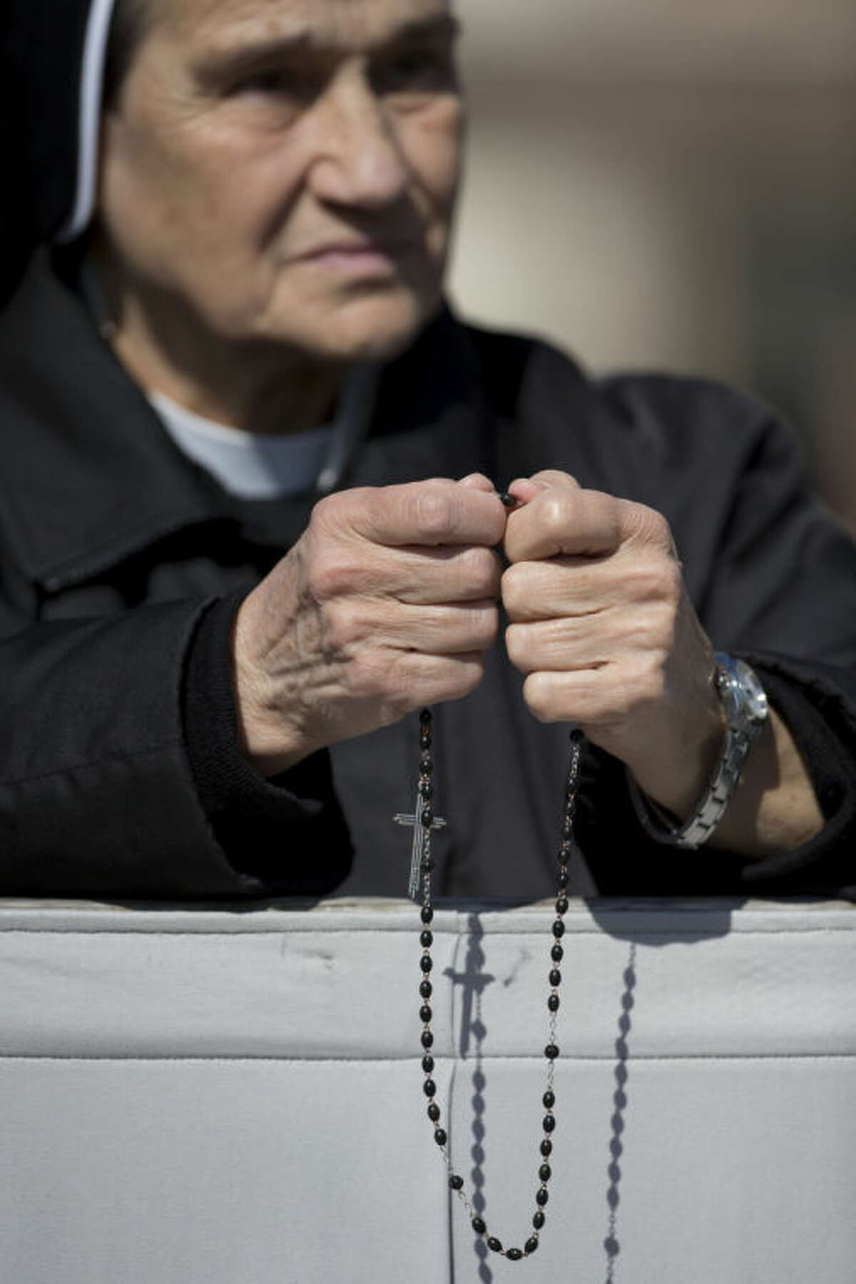 A nun holds a rosary as she prays prior to the arrival of Pope Francis to celebrate an Easter Sunday Mass in St. Peter's Square at the Vatican, Sunday, April 20, 2014. Even before Mass began, a crowd of more than 100,000 was overflowing from the cobblestoned square. Many more Romans, tourists and pilgrims were still streaming in for the pontiff's tradition Easter greeting at noon. (AP Photo/Andrew Medichini)