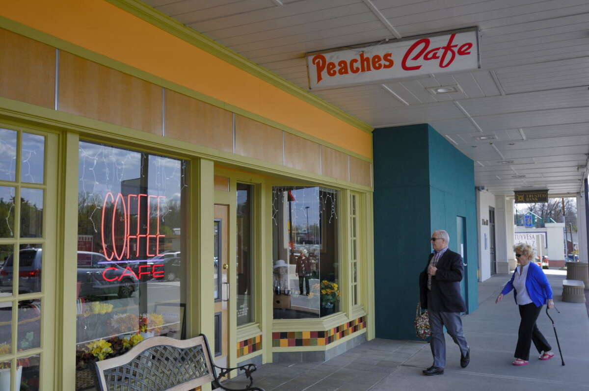 Peaches Cafe's new owners know the ropes