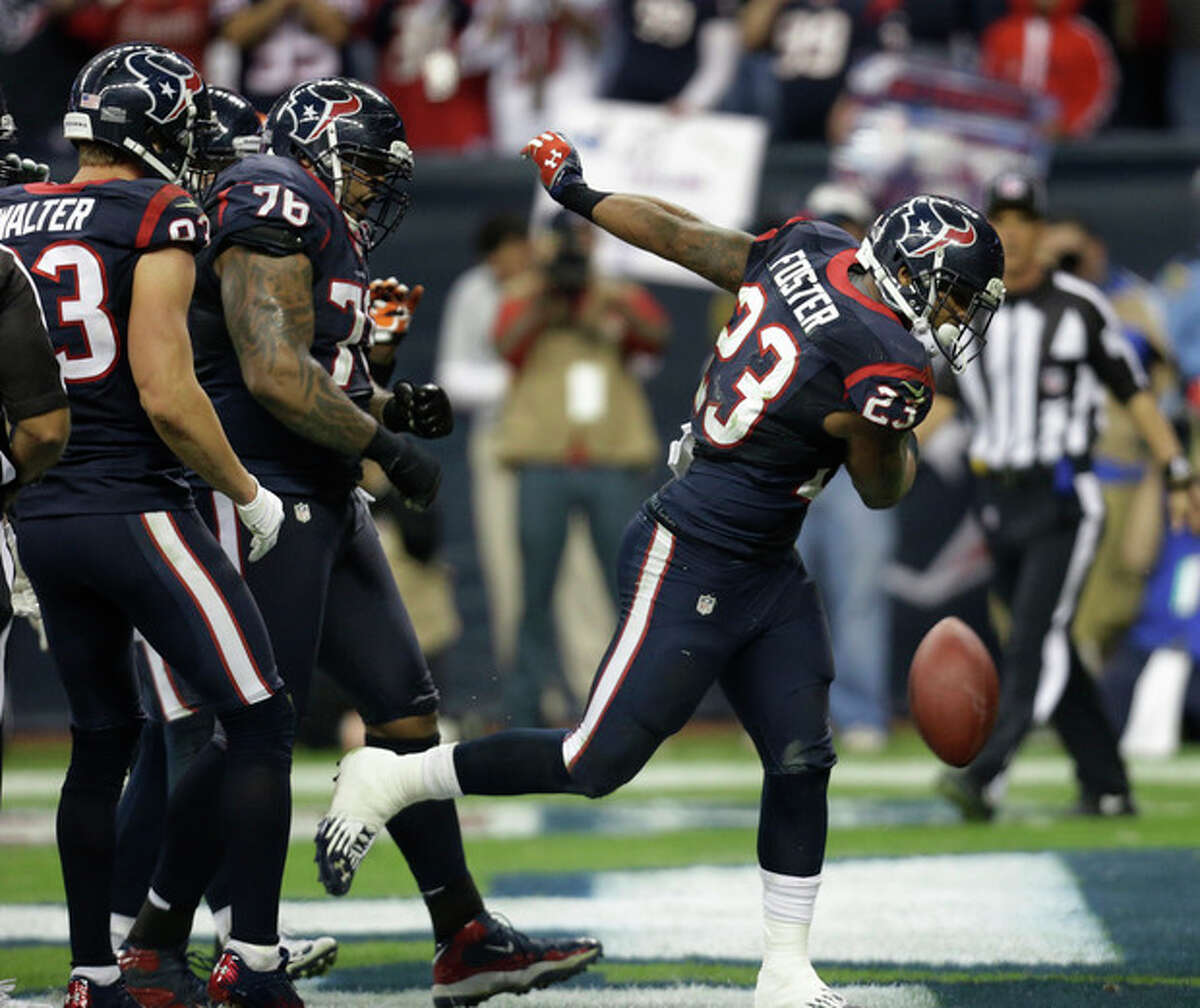 Texans win first playoff game, 31-10 over Bengals