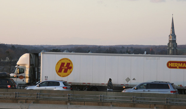 Tractor-trailer accident closes I-95 southbound in Norwalk