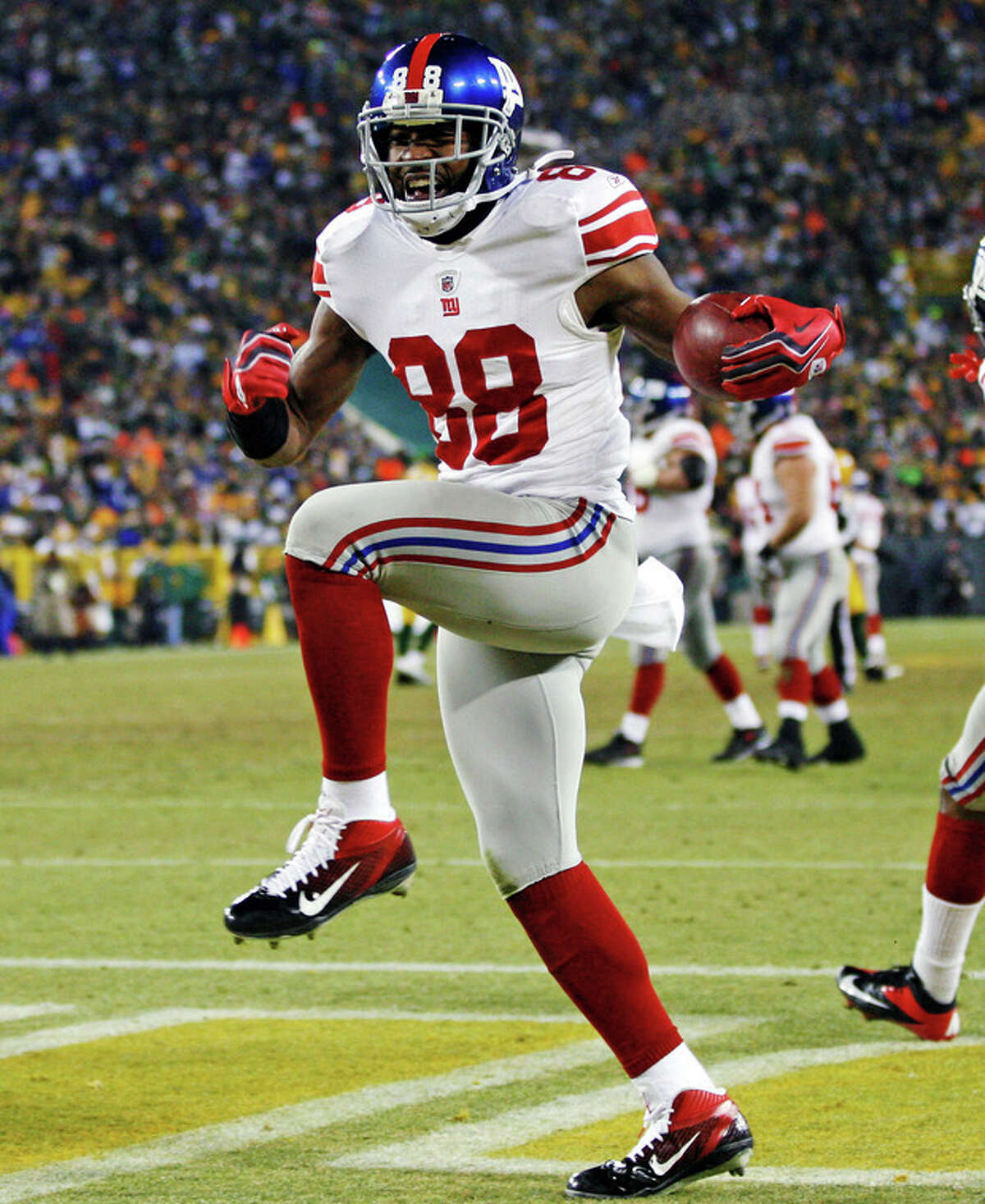 New York Giants wide receiver Hakeem Nicks (88) celebrates after catching a 37-yard touchdown pass during the first the first half of an NFL divisional playoff football game against the Green Bay Packers Sunday, Jan. 15, 2012, in Green Bay, Wis. The Giants won 37-20. (AP Photo/Mike Roemer)