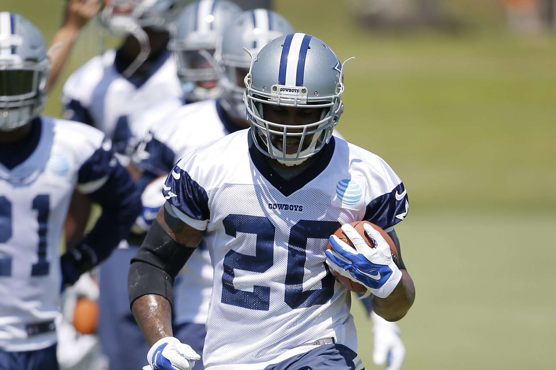 Cowboys RB Darren McFadden undergoes elbow surgery after falling