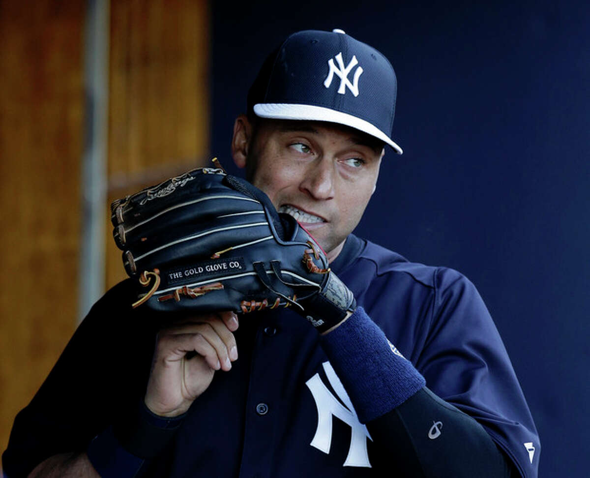 Yankee captain Derek Jeter playing for new contract in ALCS