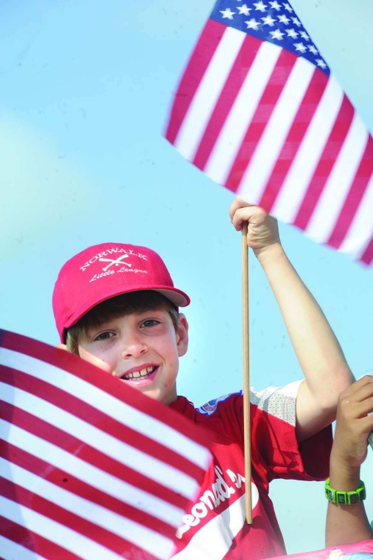 Norwalk Memorial Day parade envelopes crowd in patriotic spirits