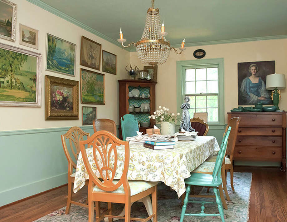 Today S Casual Decor Meets Downton Abbey Style The Hour Caption Correction This August 29 2018 Publicity Photo Provided By The Decorologist Shows Downton
