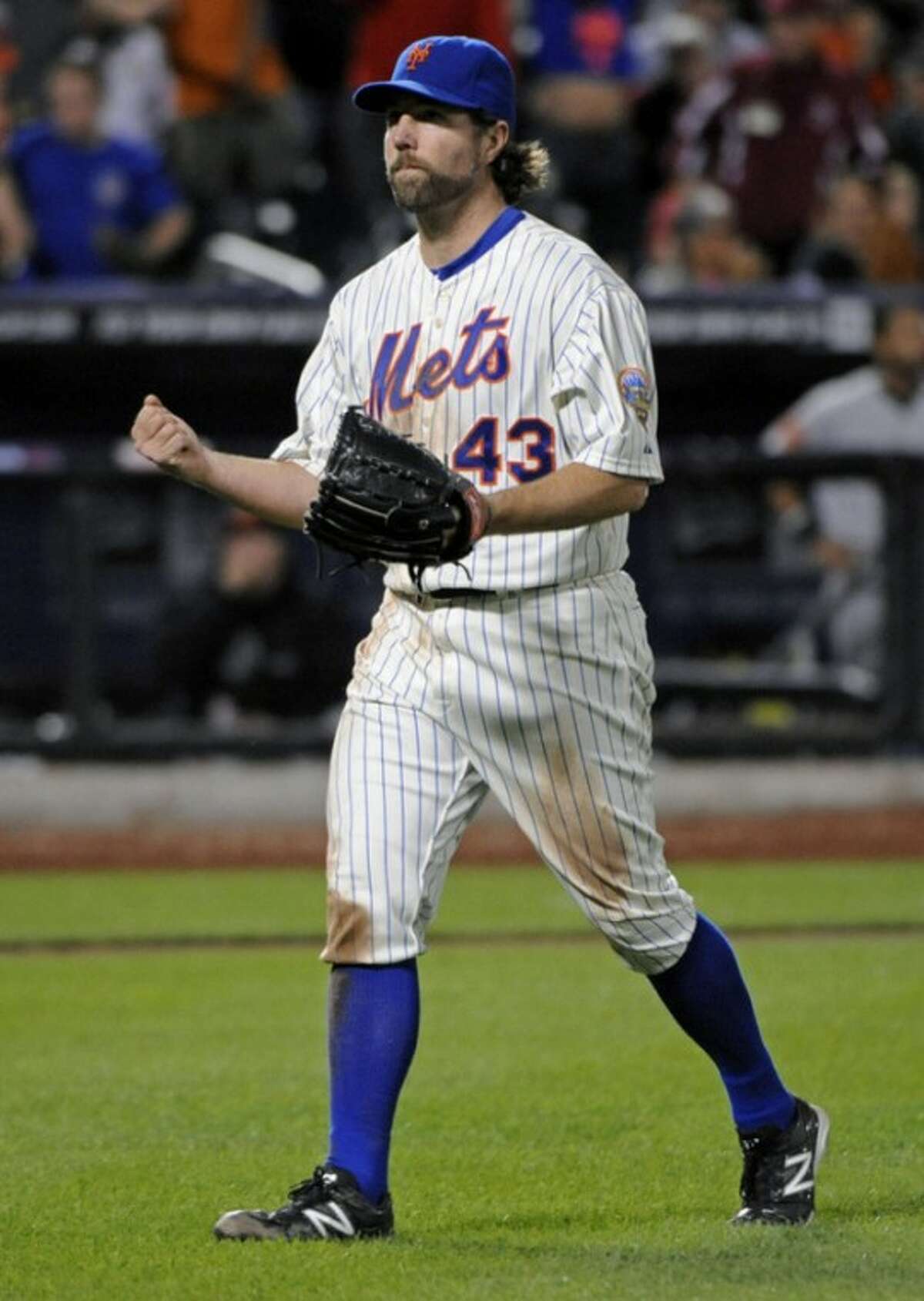 Mets ponder pitching R.A. Dickey every 4th day