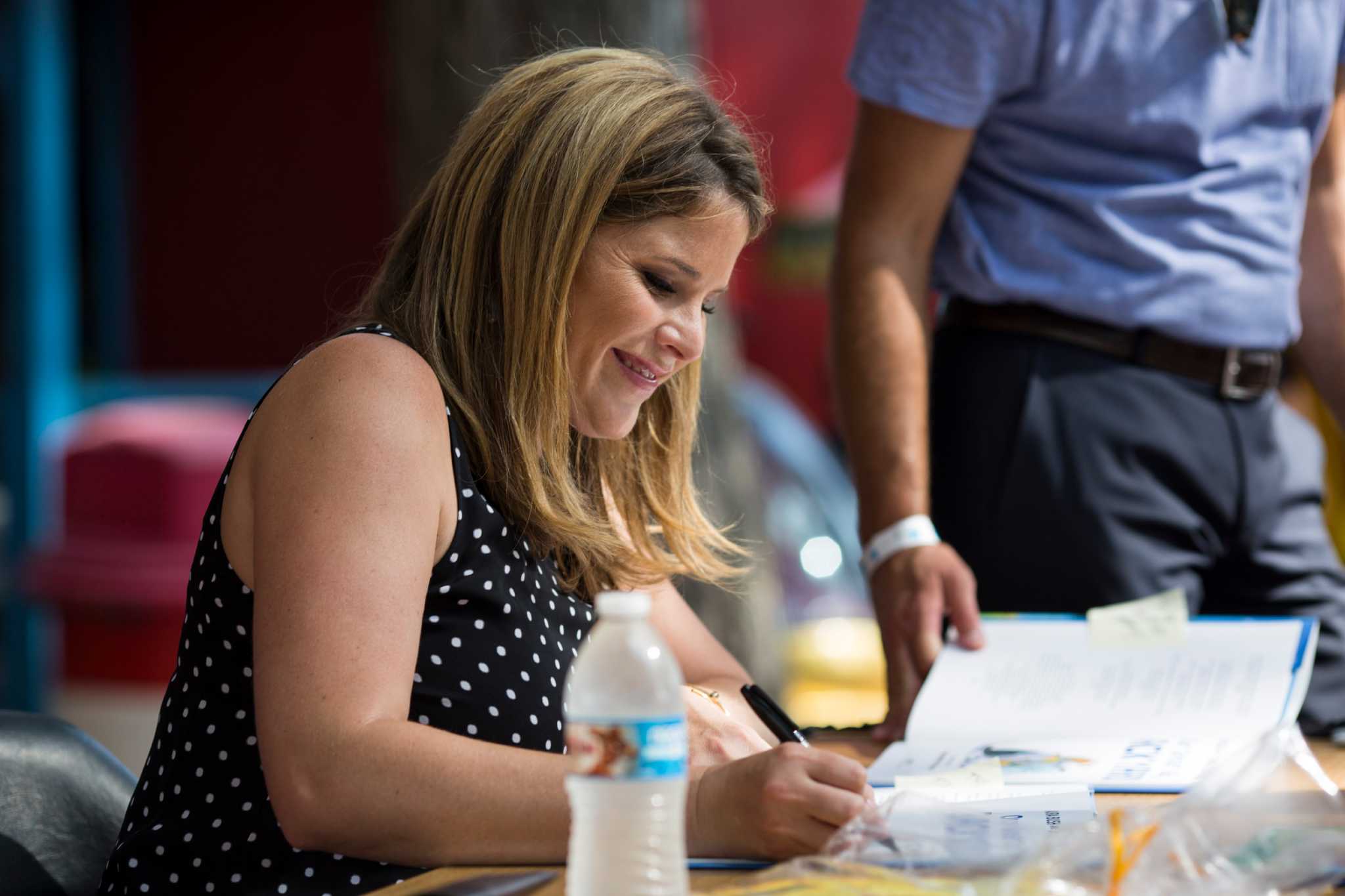 Jenna Bush Hager draws a crowd to 'Our Great Big Backyard' book signing