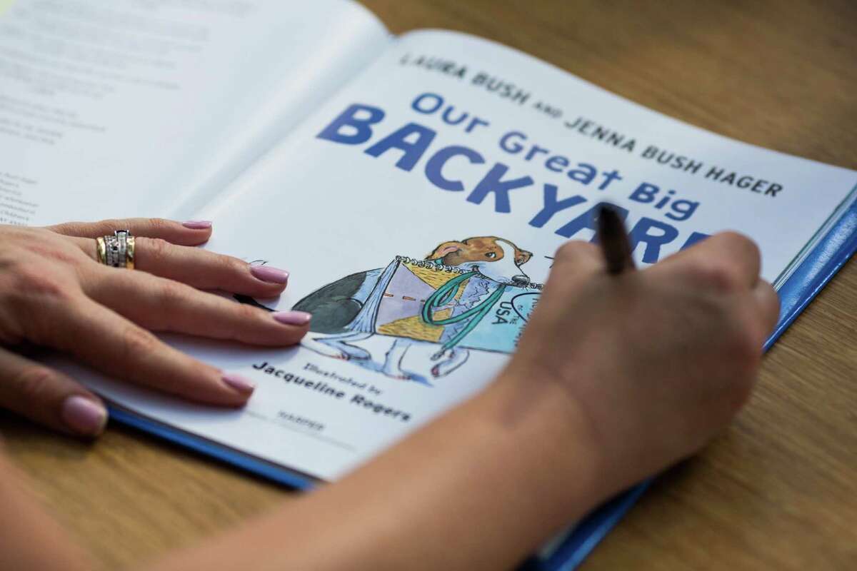 Jenna Bush Hager draws a crowd to 'Our Great Big Backyard' book signing