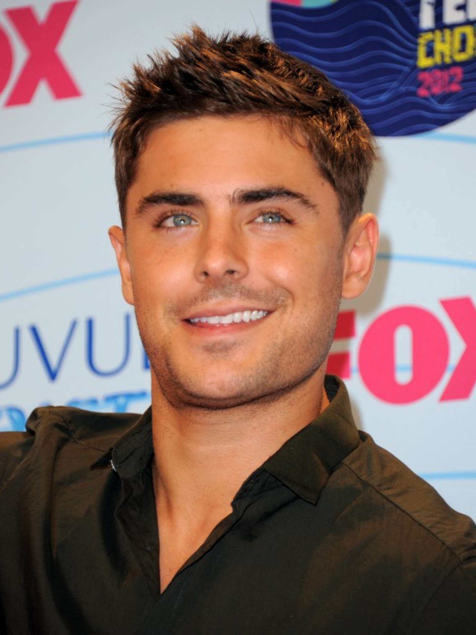 Zac Efron, image size:1920x2560