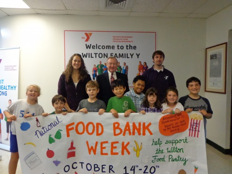 Wilton Y assists collection for Wilton Food Pantry