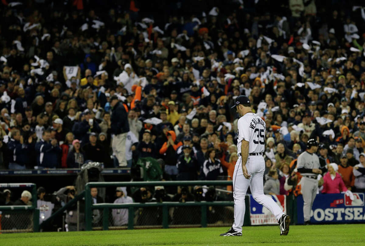 Fans applaud as Detroit Tigers' Justin Verlander is taken out of the game in the ninth inning during Game 3 of the American League championship series Tuesday, Oct. 16, 2012, in Detroit. (AP Photo/Paul Sancya )