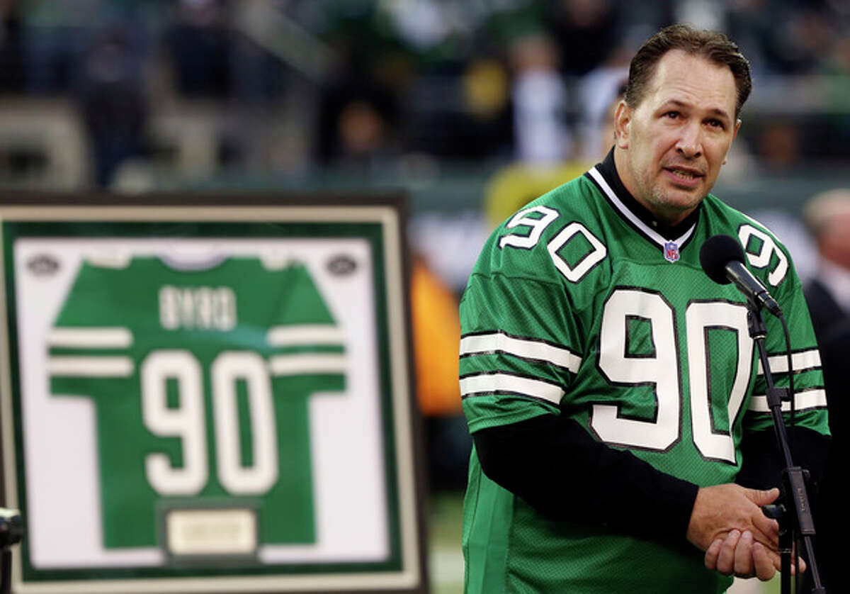 Jets retire former DE Dennis Byrd's No. 90