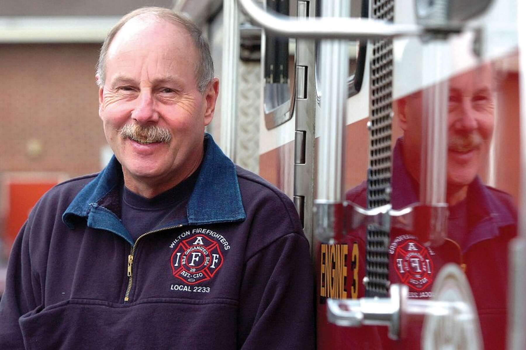 Wilton firefighter says goodbye after 41 years
