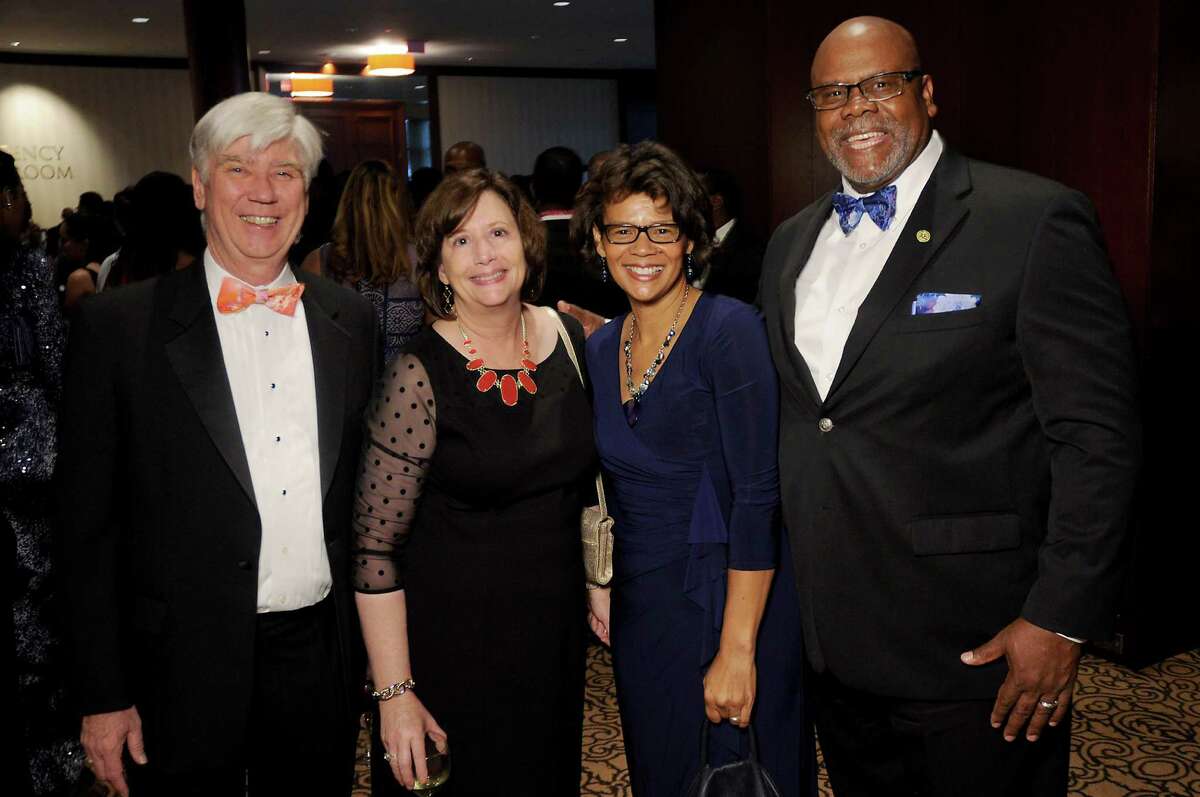 Art gala raises $300,000 for TSU's museum