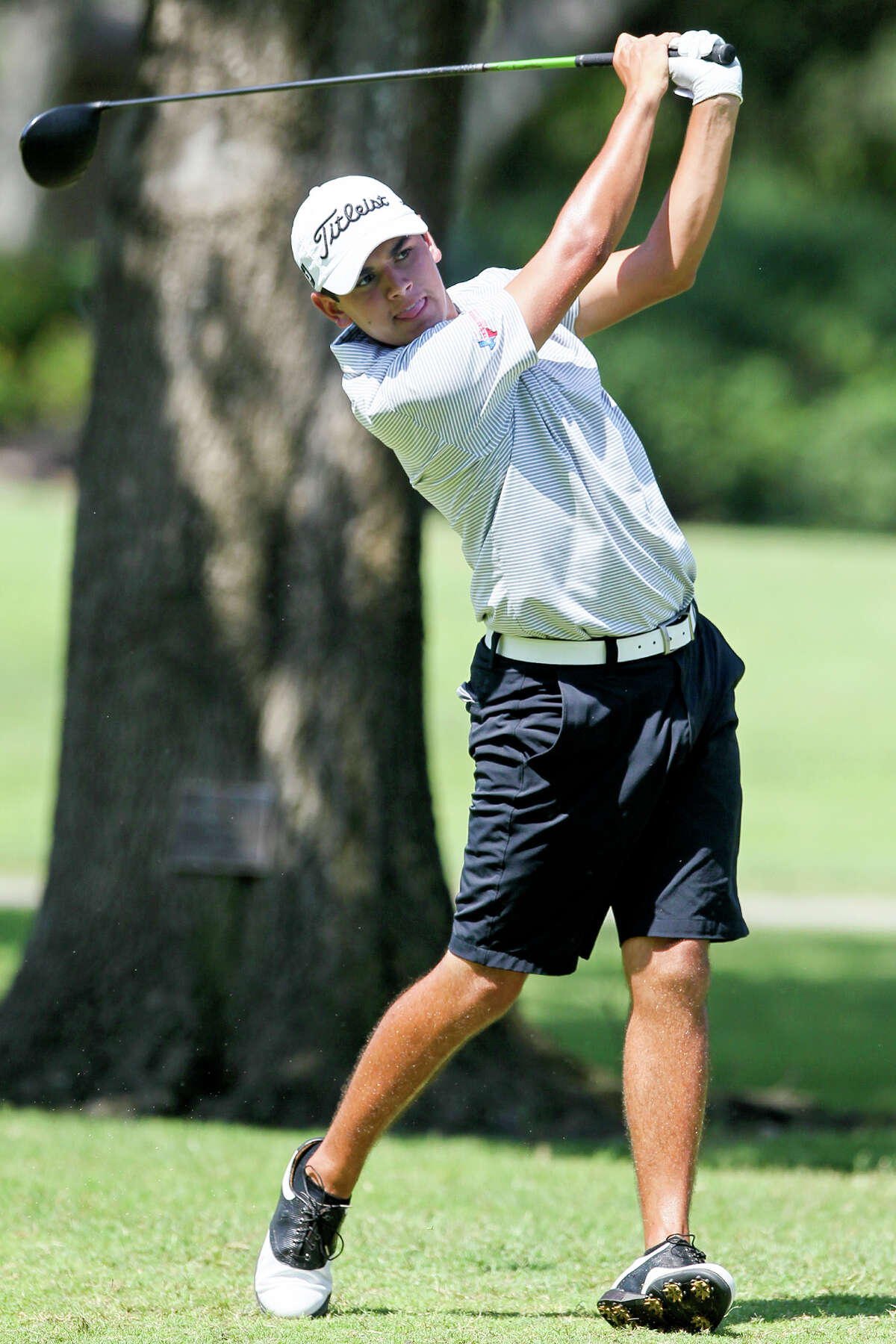 Chad Sewell from Conroe tees off on the 7th hole during the first round of the 107th Texas Amateur golf tournament at Oak Hills Country Club on Thursday, June 16, 2016. Wilhelm finished the day 3-under-par 68 to claim a share of the early lead in the tournament. MARVIN PFEIFFER/ mpfeiffer@express-news.net