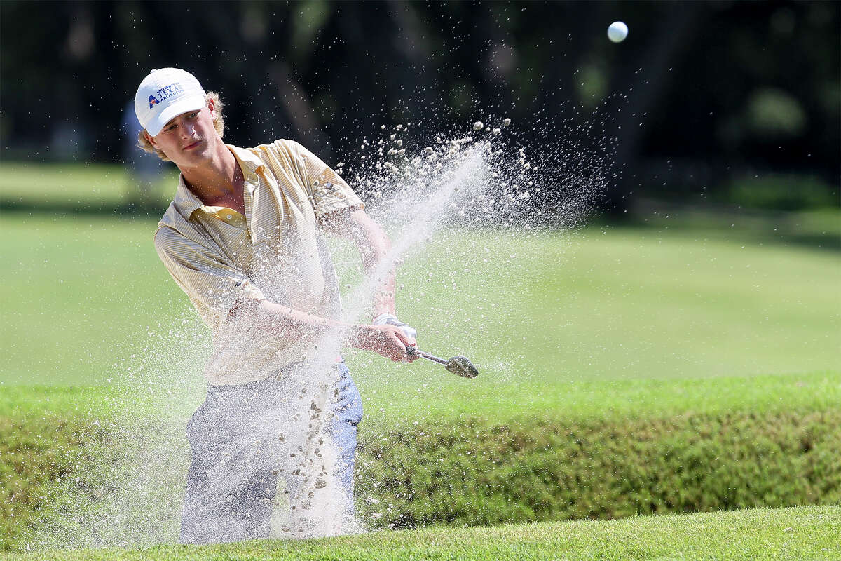 Zach Cole from Fort Worth hits out of a bunker on the 13th hole during the first round of the 107th Texas Amateur golf tournament at Oak Hills Country Club on Thursday, June 16, 2016. MARVIN PFEIFFER/ mpfeiffer@express-news.net