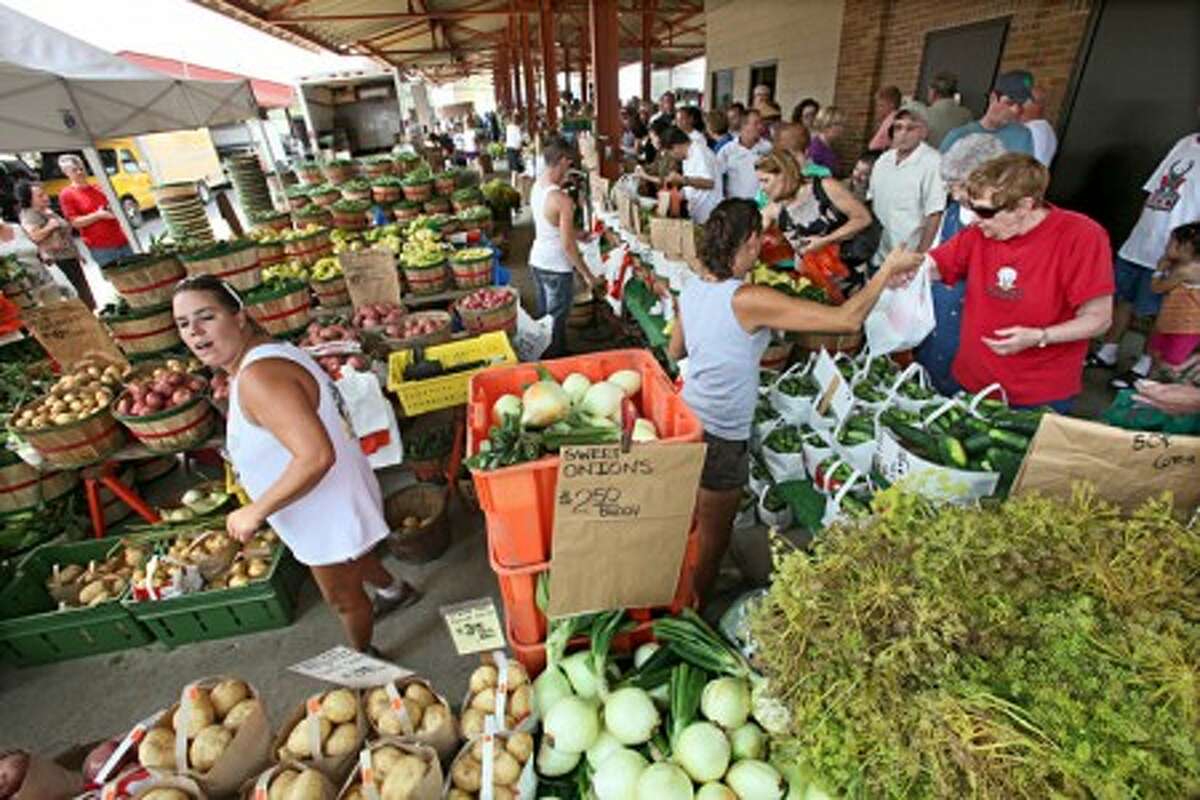 The West Allis Farmers Market in West Allis, Wisconsin, draws a bushel of customers, not to mention an ample supply of produce. Those who help organize farmers markets have a number of suggestions for shoppers, including giving yourself time to browse and bringing your own bags. (MCT)