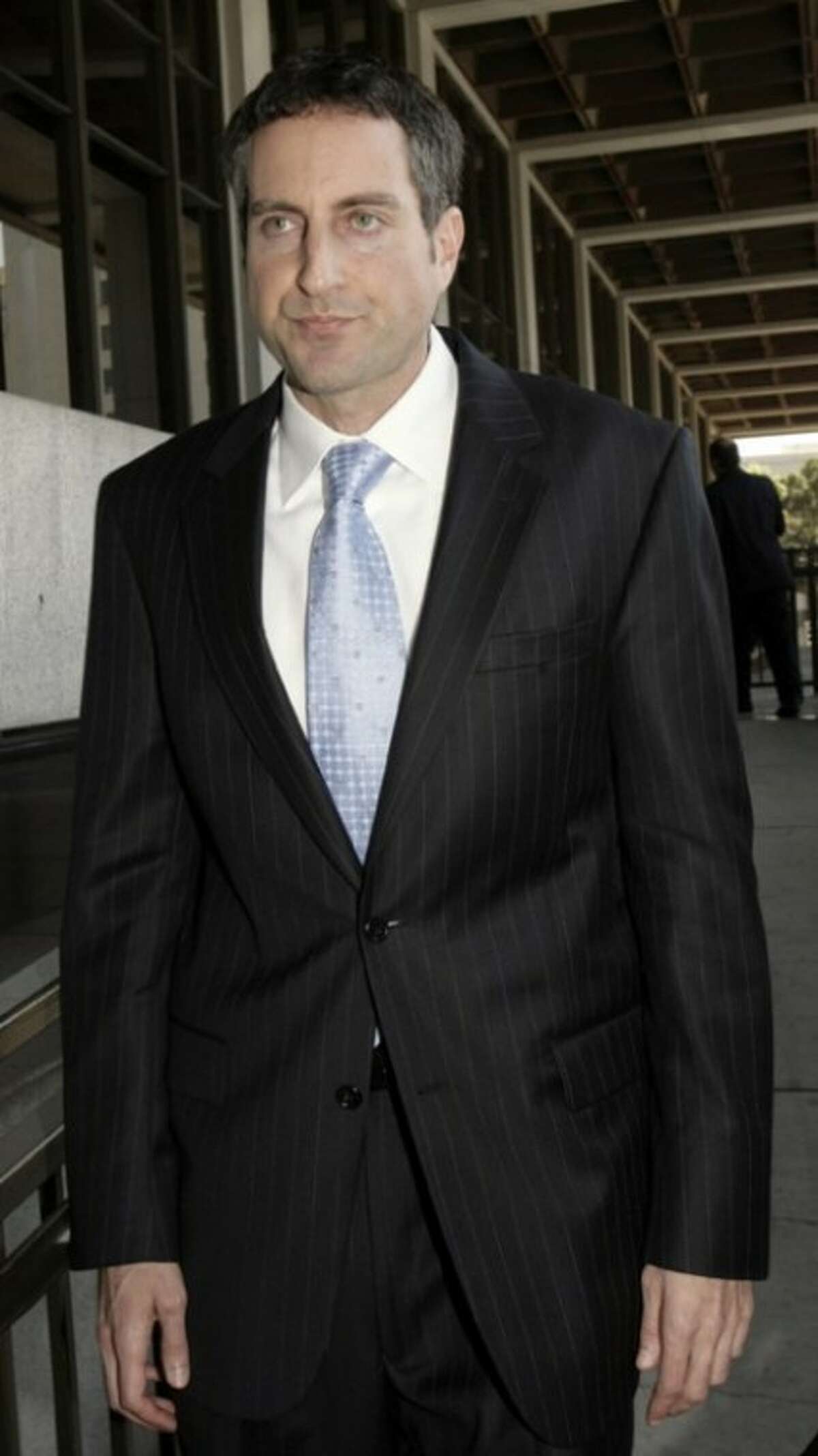 Attorney Howard Stern, boyfriend of Anna Nicole Smith, leaves court after a hearing Wednesday Sept. 23, 2009 in Los Angeles. The district attorney''s office filed an amended complaint Wednesday in Los Angeles against Stern. He is billed as an aider and abettor of two doctors charged with prescribing drugs that killed the former Playboy model in 2007. (AP Photo/Nick Ut)