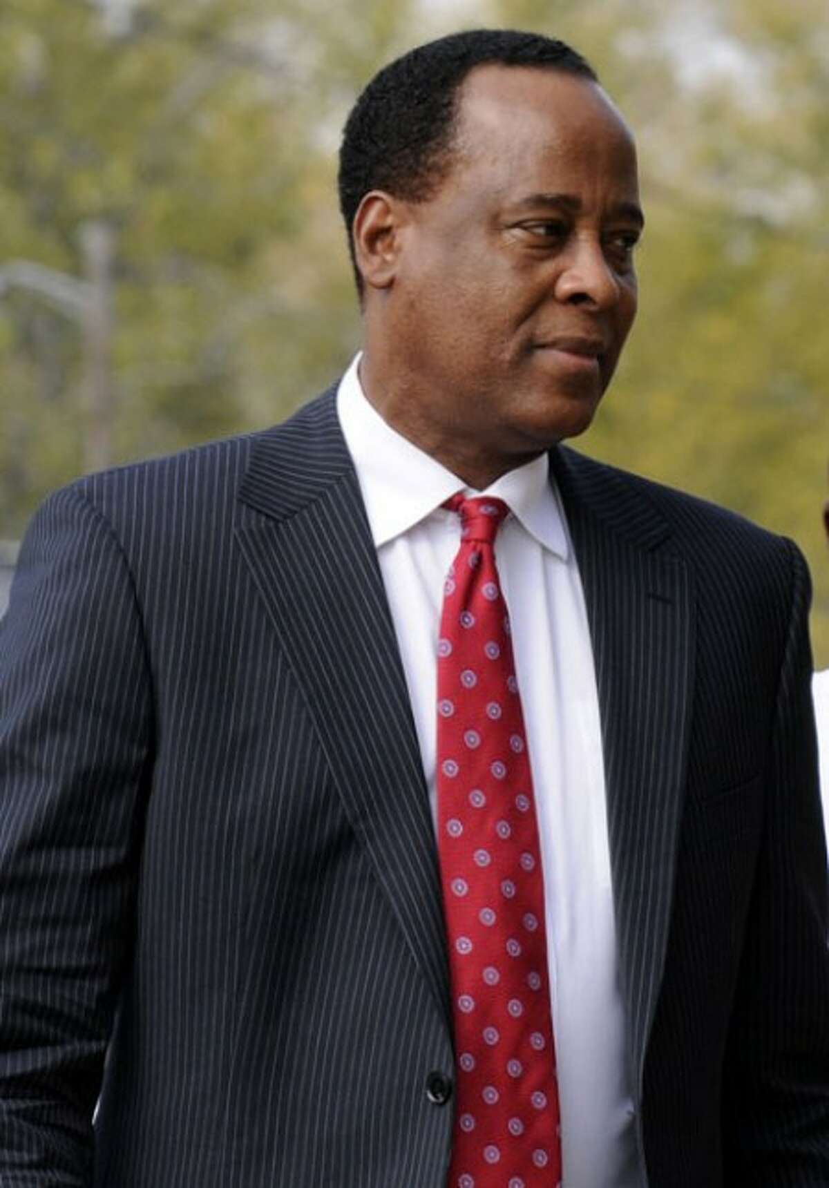 FILE - In this Nov. 23, 2009 file picture, Dr. Conrad Murray arrives at his clinic in Houston. Michael Jackson''s physician has arrived in Los Angeles in anticipation of a decision from the district attorney''s office on whether to charge him for the singer''s death, a spokeswoman said Tuesday Feb. 2, 2010. (AP Photo/Pat Sullivan, File)