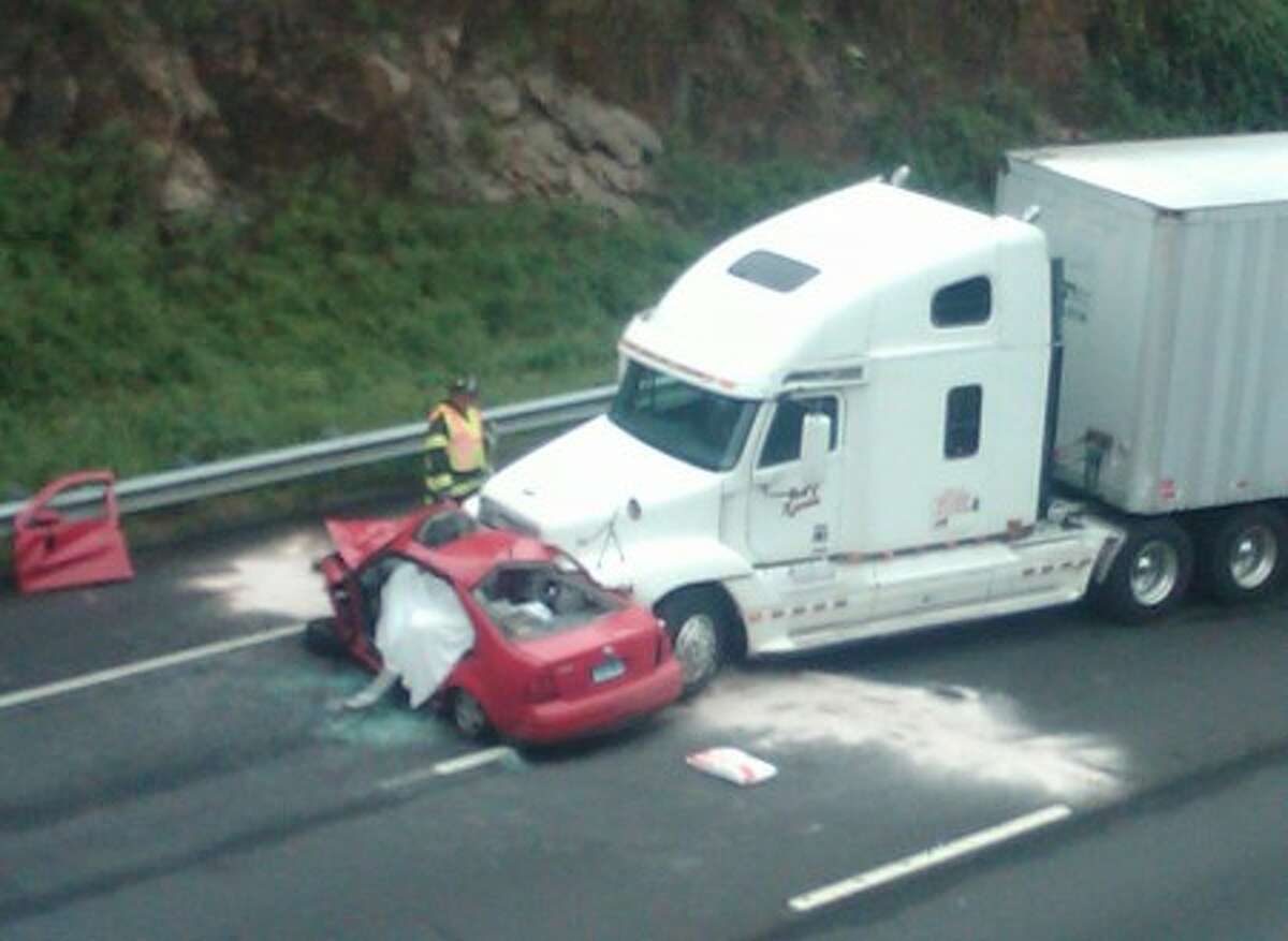 Tractor Trailer Accident Shuts Down I 95 South In Norwalk 7190