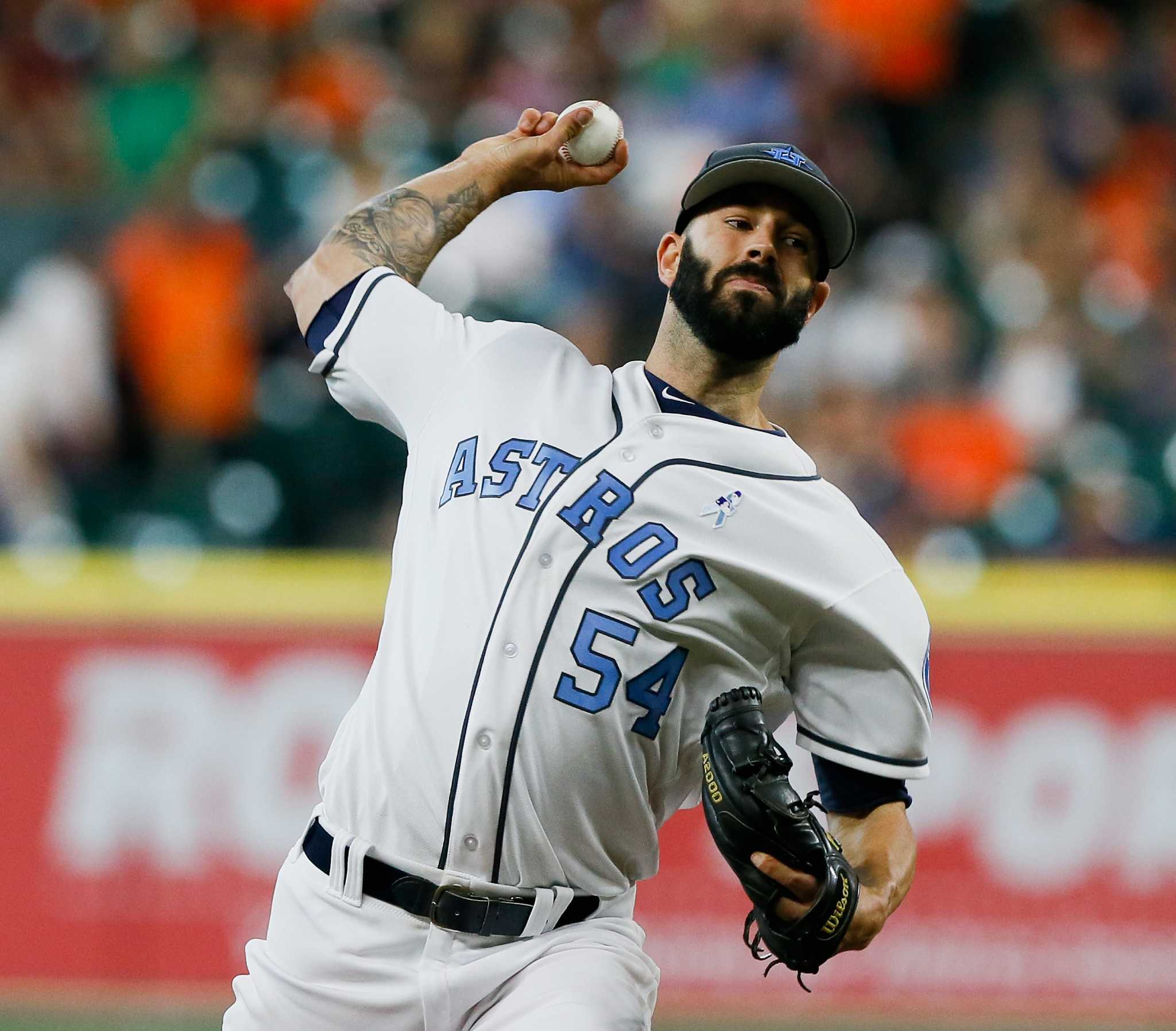 Dallas Keuchel outduels Mike Fiers in Astros' win over Tigers