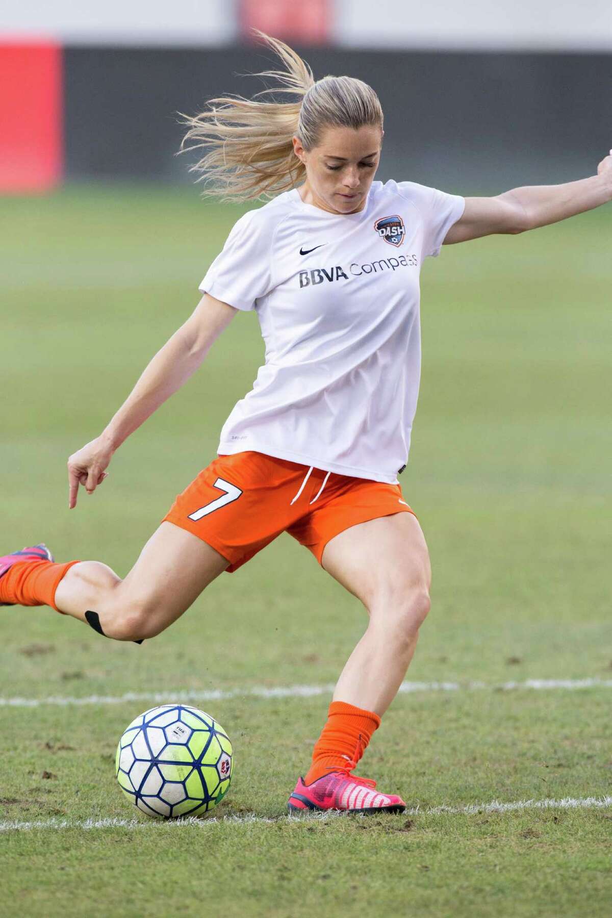 Houston Dash forward Kealia Ohai (7) warms up on the field against the FC Kansas City before action between the Houston Dash and the FC Kansas City during a soccer game at BBVA Compass, Sunday, June 19, 2016, in Houston. FC Kansas City defeated Houston Dash 1-0. ( Juan DeLeon / for the Houston Chronicle )