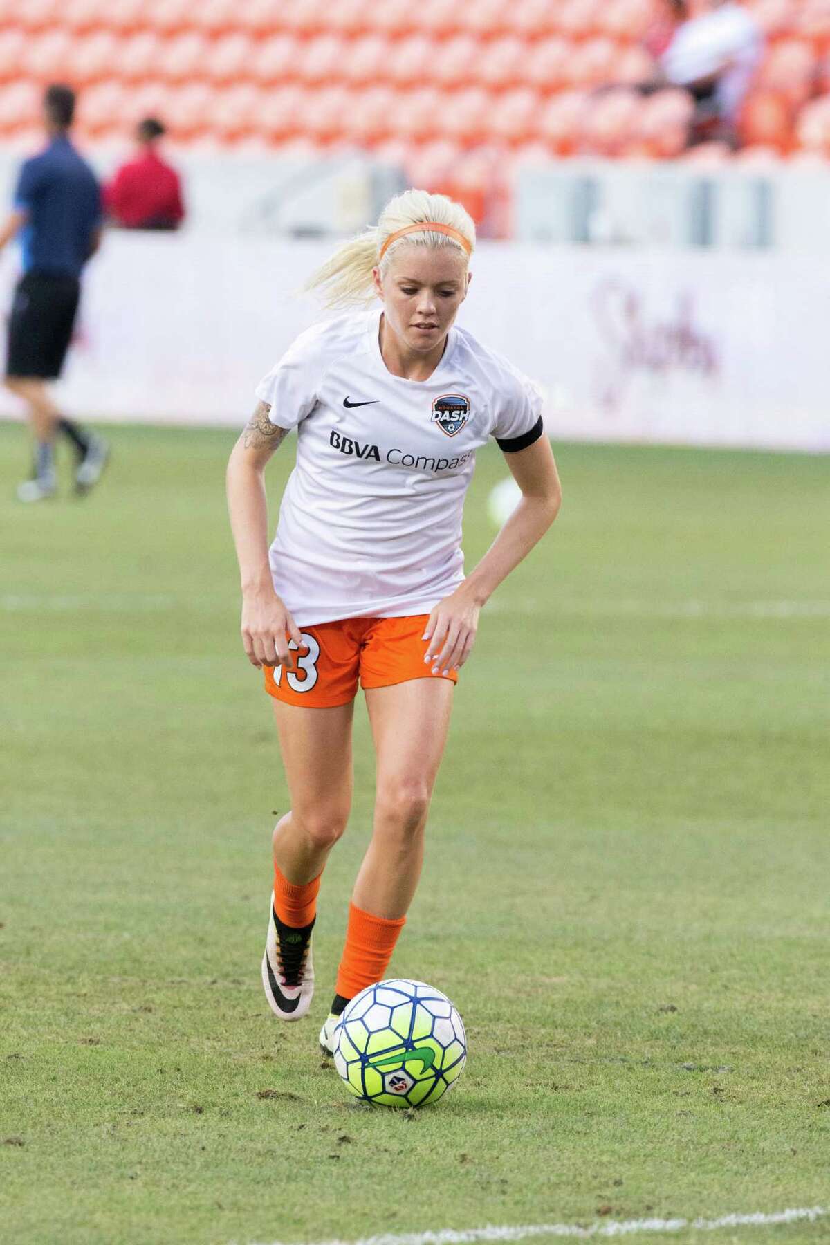 Houston Dash midfielder Denise O'Sullivan (13) warms up on the field against the FC Kansas City before action between the Houston Dash and the FC Kansas City during a soccer game at BBVA Compass, Sunday, June 19, 2016, in Houston. FC Kansas City defeated Houston Dash 1-0. ( Juan DeLeon / for the Houston Chronicle )