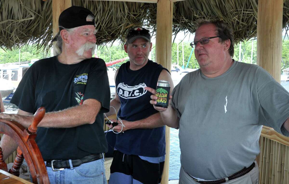 Lake gets a floating tikibar