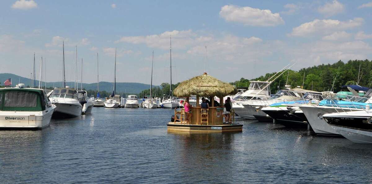 Lake gets a floating tikibar