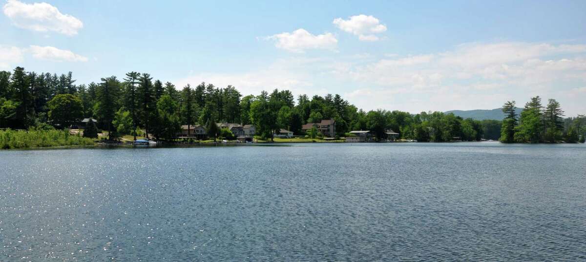 Lake gets a floating tikibar