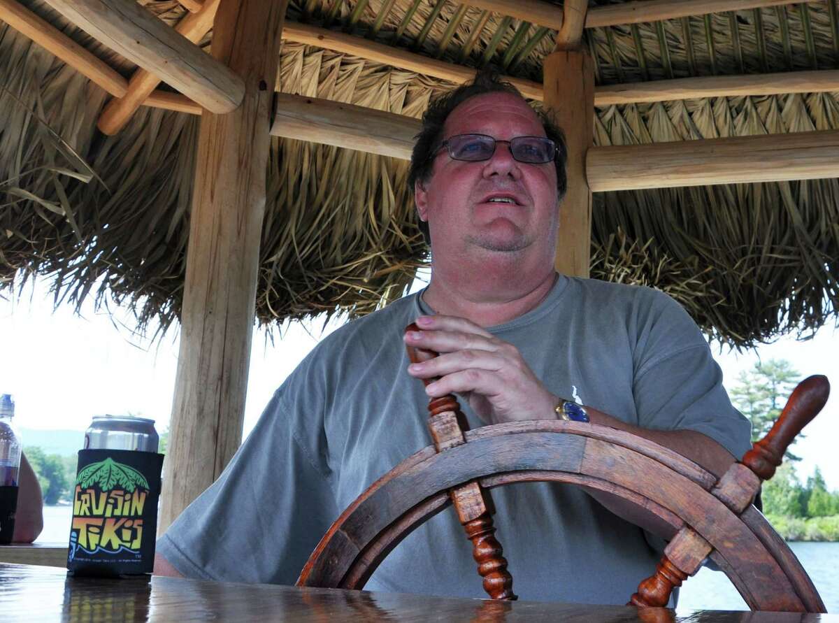 Lake gets a floating tikibar