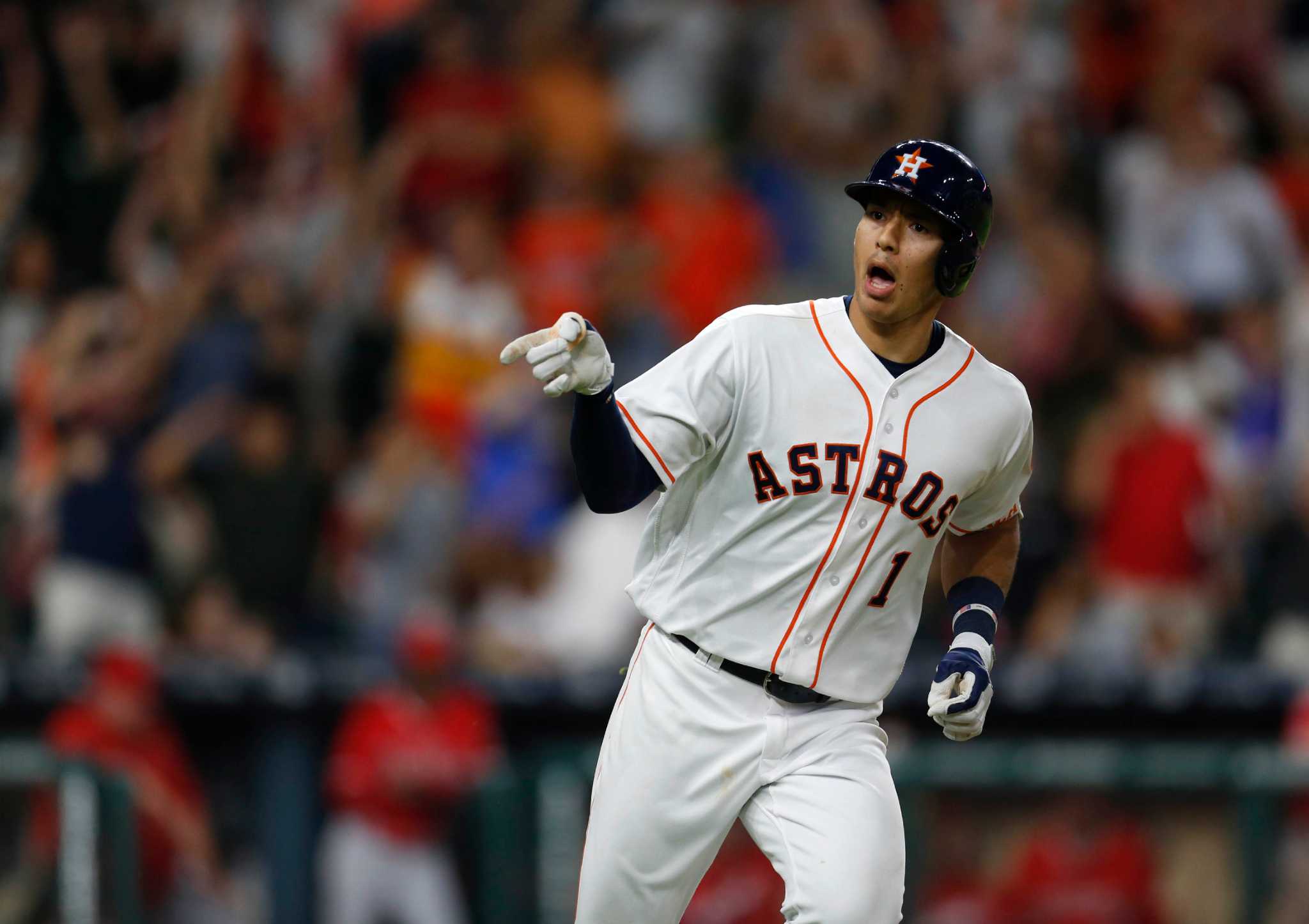 Carlos Correa's power surge perks up Astros