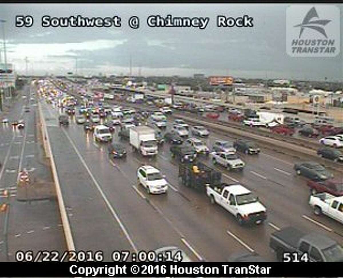 US 59 traffic flow reccovers after crash cleared in SW Houston