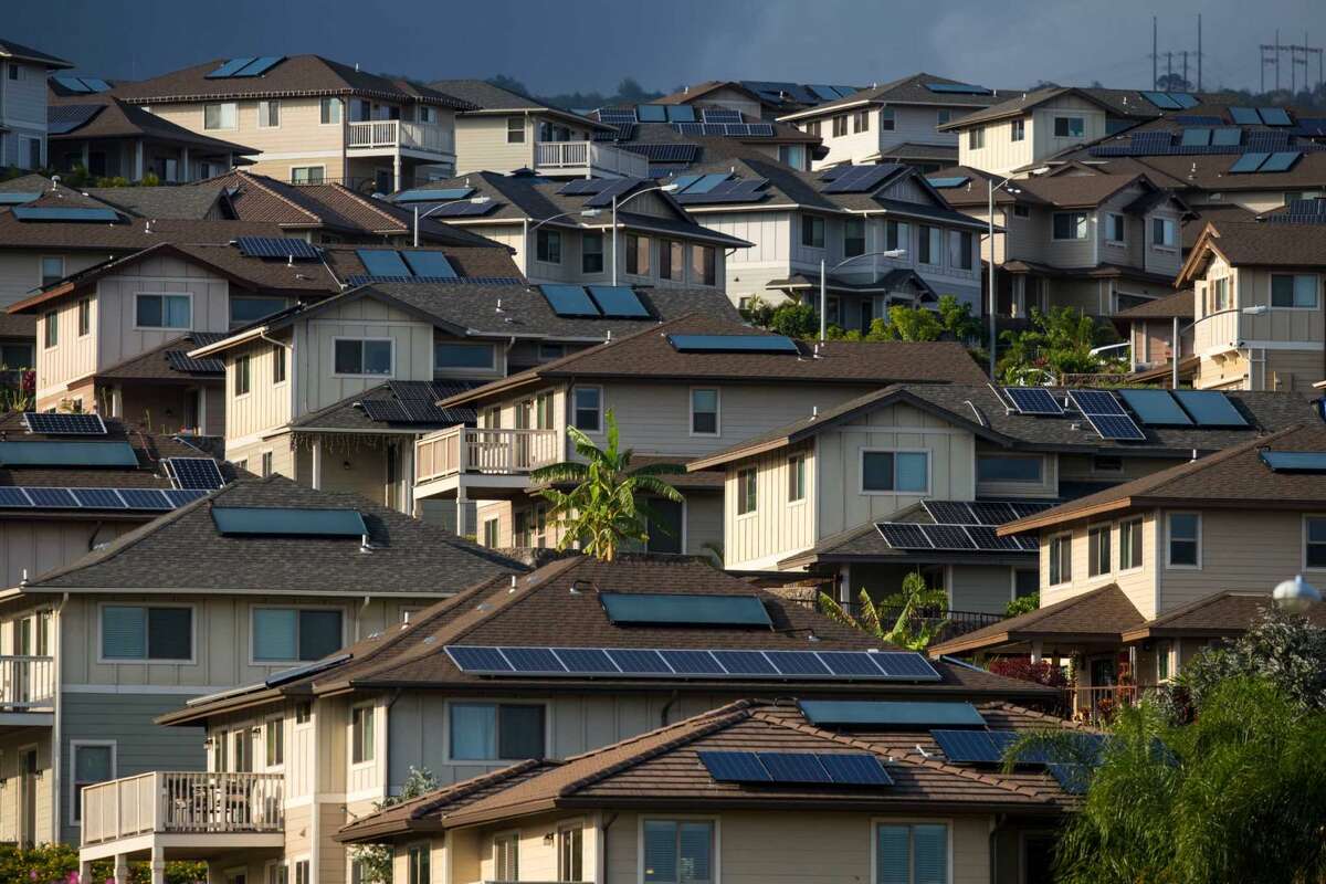 MARKETS WITH THE HIGHEST HIDDEN COST OF HOMEOWNERSHIP #9: Honolulu, HI Property tax rate: 0.3% Average home insurance (month): $28 Average utility cost (month): $177 Source: realtor.com
