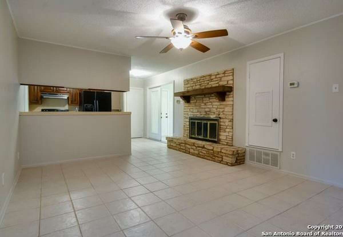 10 homes for sale with backyard swimming pools in San Antonio near the