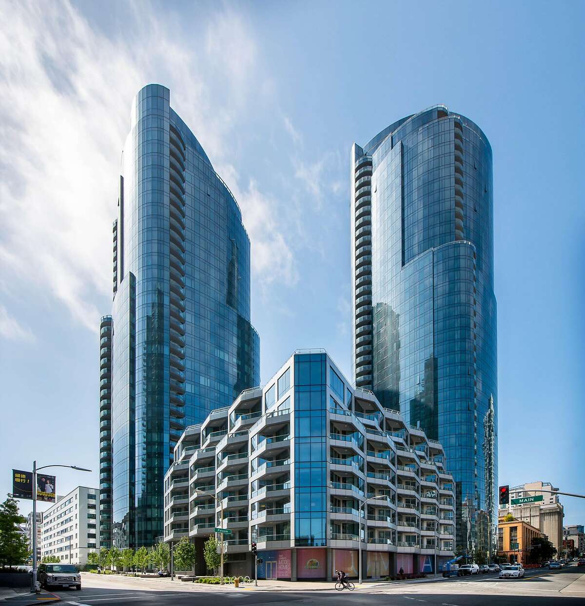 201 Folsom St. 31a is located inside the Lumina luxury condominium development in Rincon Hill.